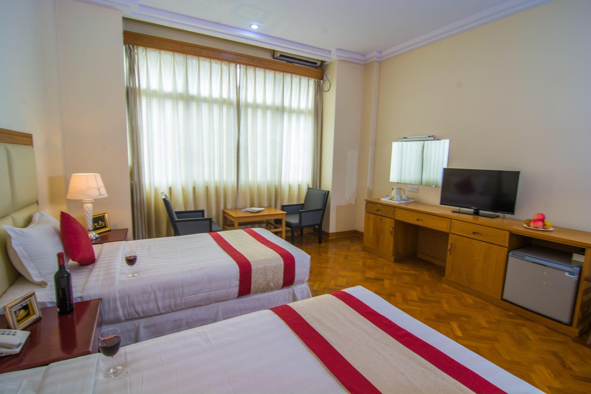 Royal Inlay Hotel Nyaungshwe Exteriör bild