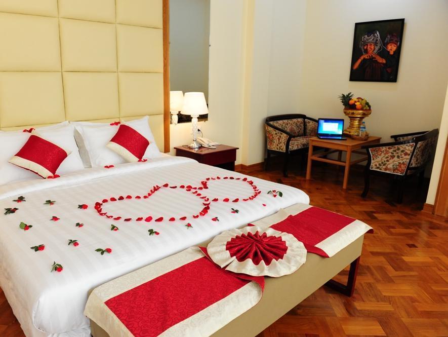 Royal Inlay Hotel Nyaungshwe Exteriör bild