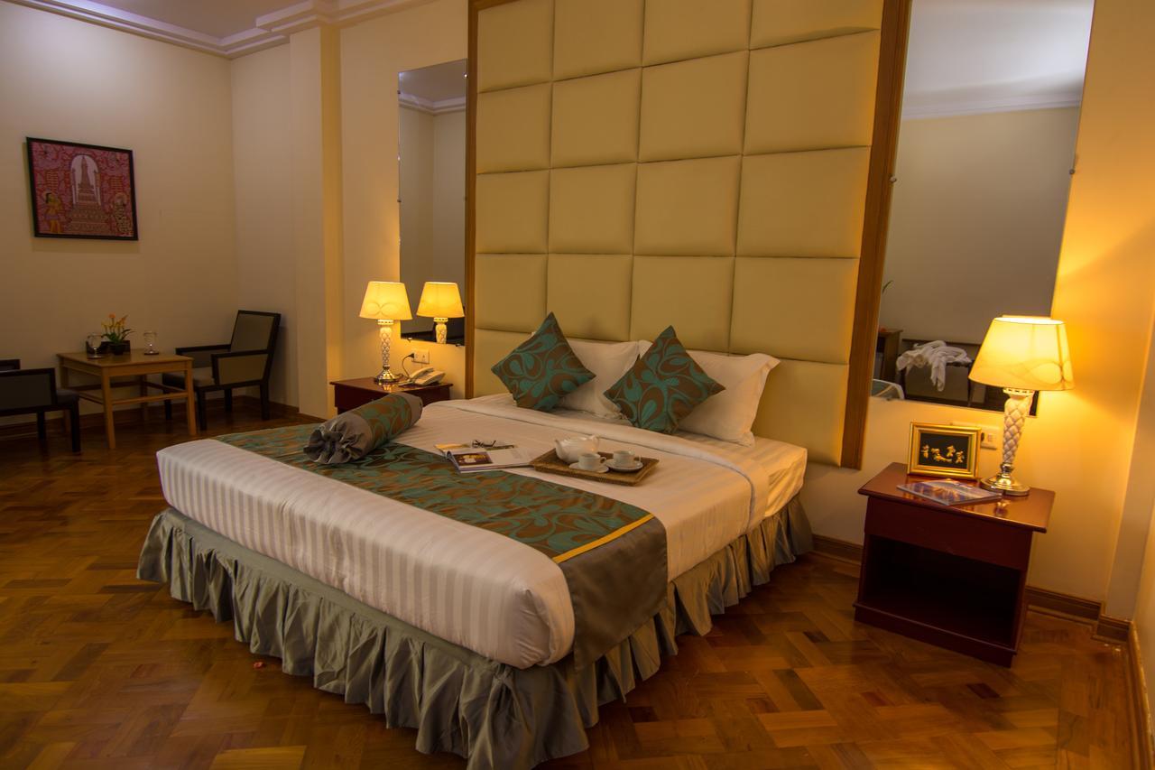 Royal Inlay Hotel Nyaungshwe Exteriör bild