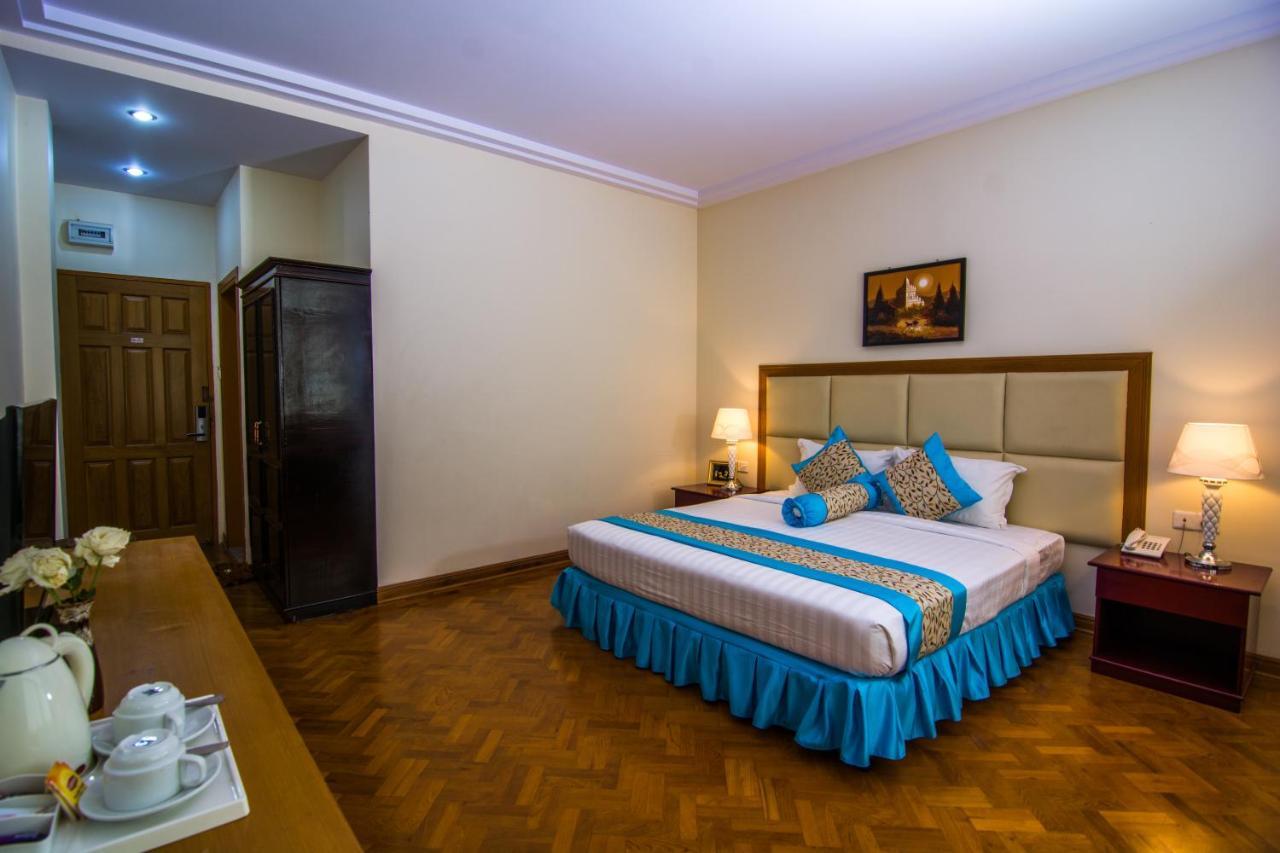 Royal Inlay Hotel Nyaungshwe Exteriör bild