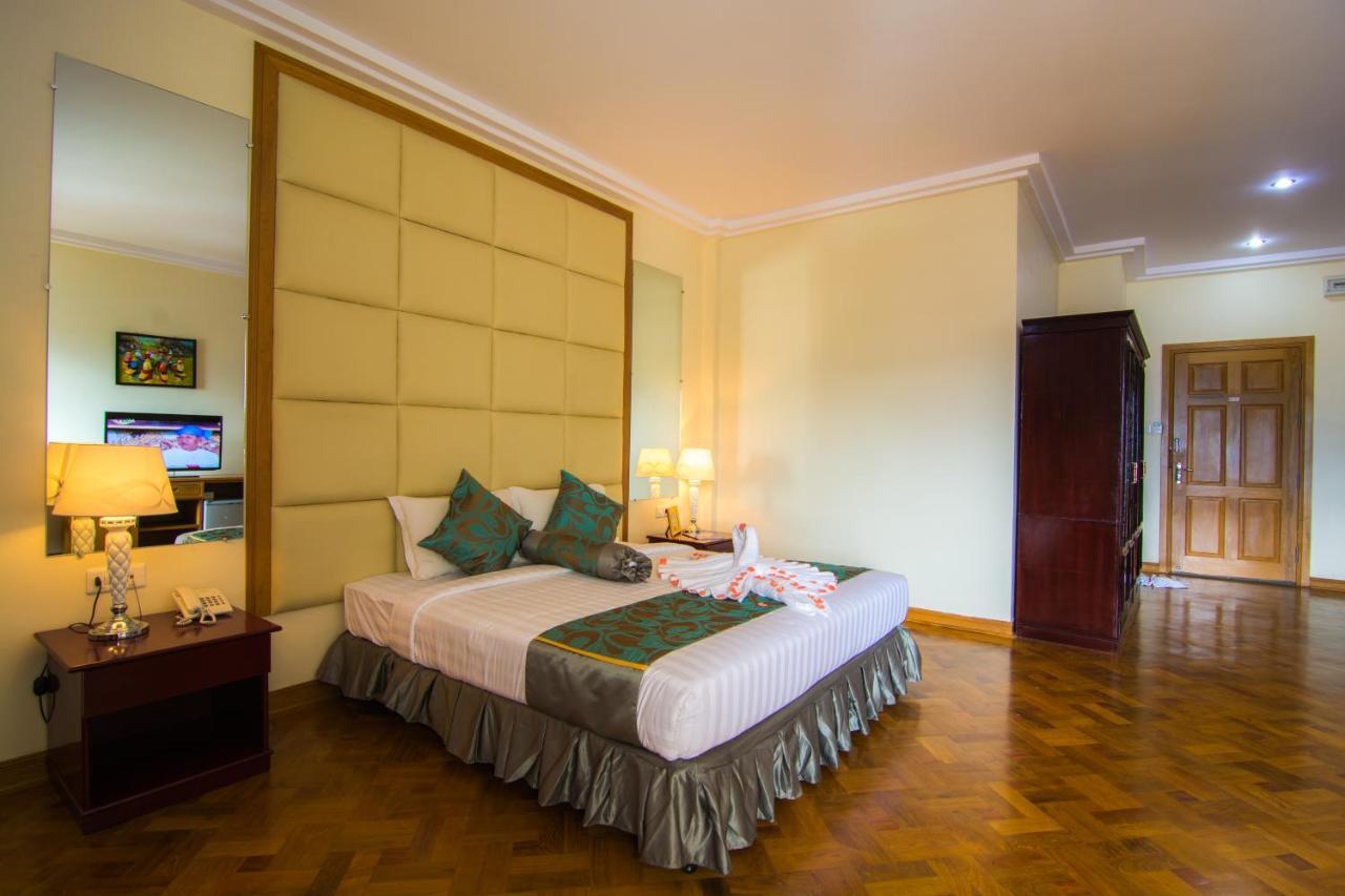 Royal Inlay Hotel Nyaungshwe Exteriör bild